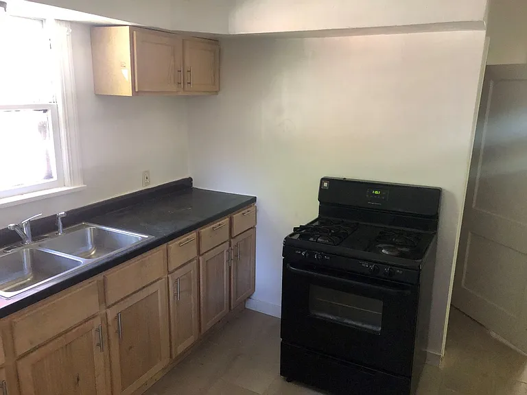712 Garfield St — Photo 8