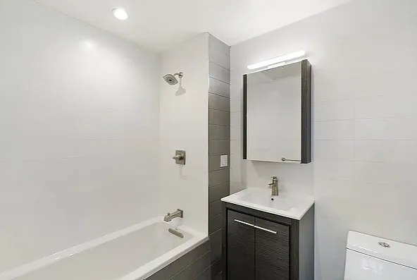 951 Madison St #6 — Photo 4