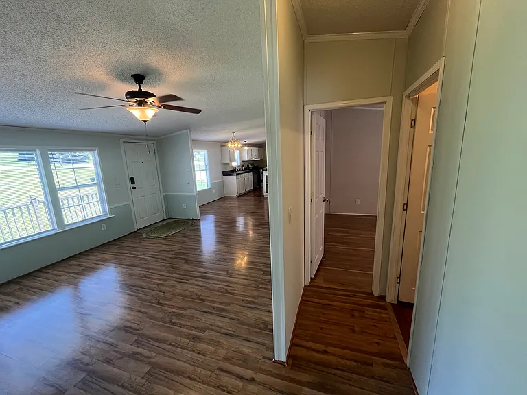 539 Valleybrook Ln — Photo 13