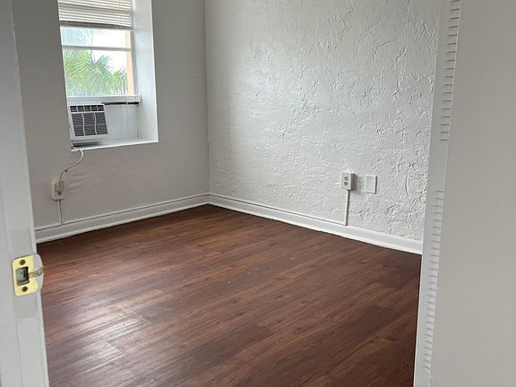 5th image of 800 Euclid Ave #910