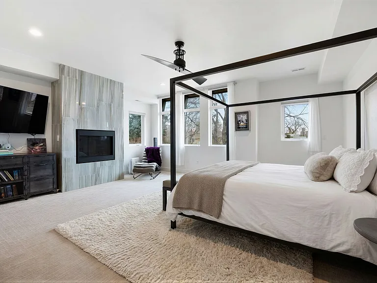 2037 N Hooker St #L — Photo 18