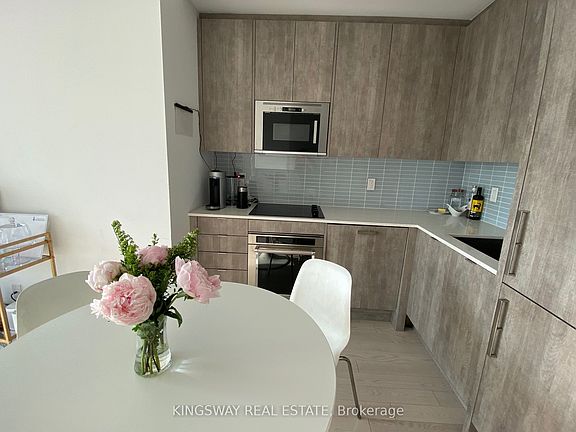 4th image of 181 Bedford Rd #610