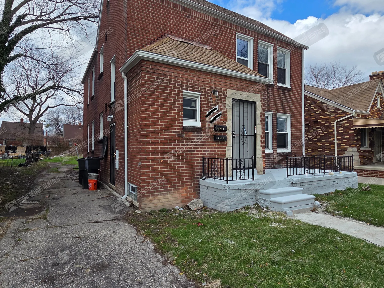 House- Multi Family — Photo 2