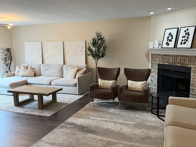 320 Deer Glen Way #D — Photo 3