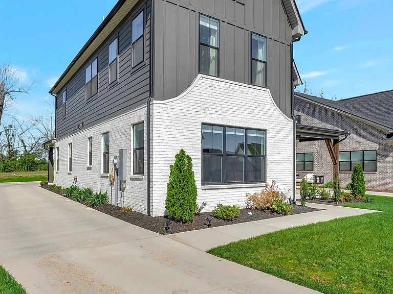 3270 Sassafras Ln — Photo 4