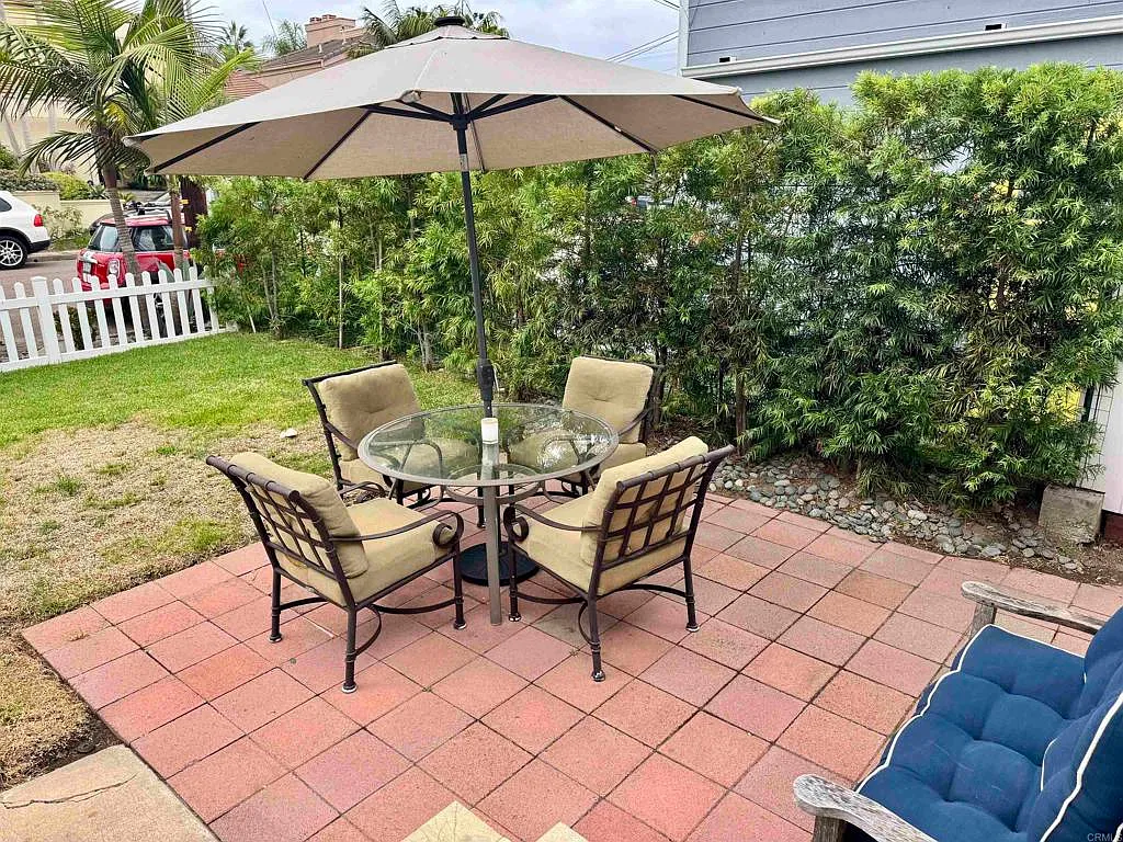 2 bed, 806 sqft, $5,250 — Photo 2