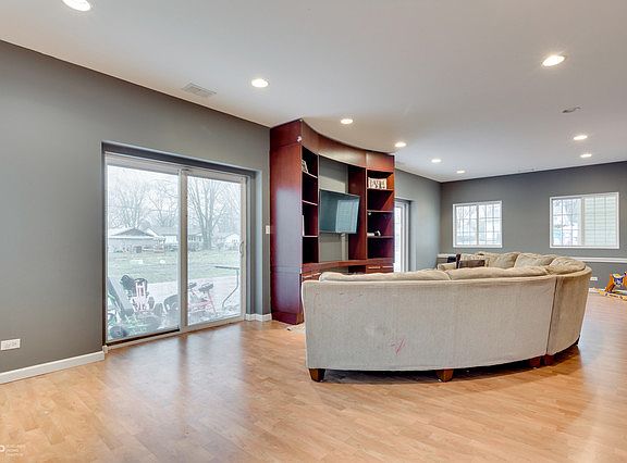 4th image of 13711 Le Claire Ave