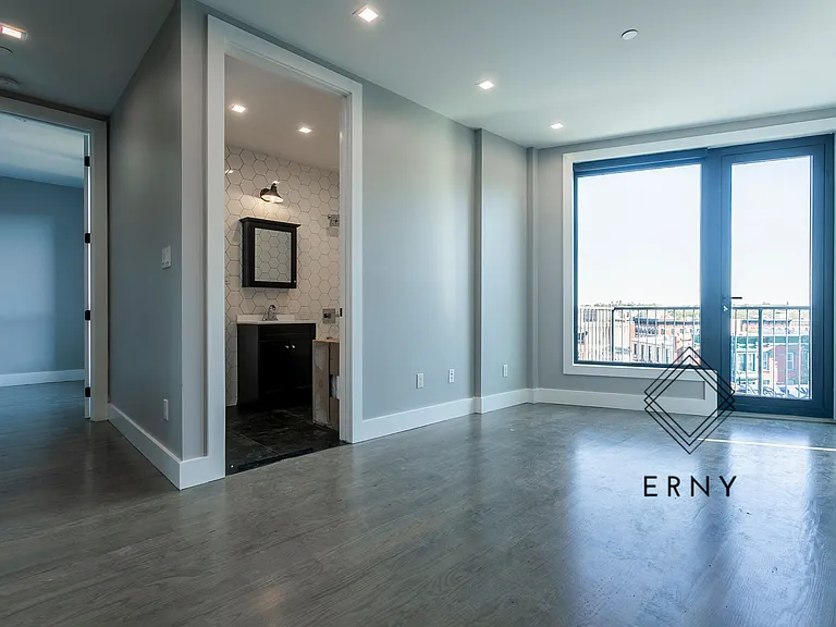 1096 Broadway #5R — Photo 7