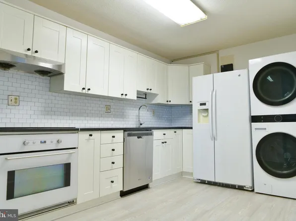 8340 Greensboro Dr APT 906, Mc Lean, VA 22102