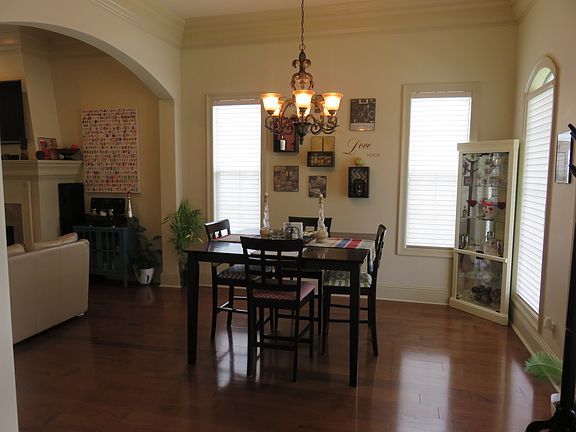 5th image of 102 La Villa Cir
