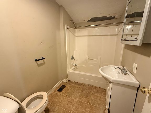 5th image of 1323 Union St