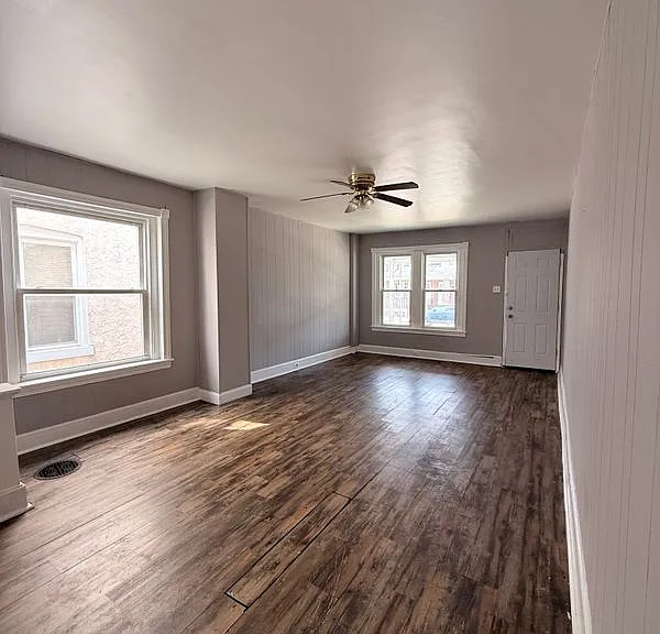 2832 W 6th St — Photo 2
