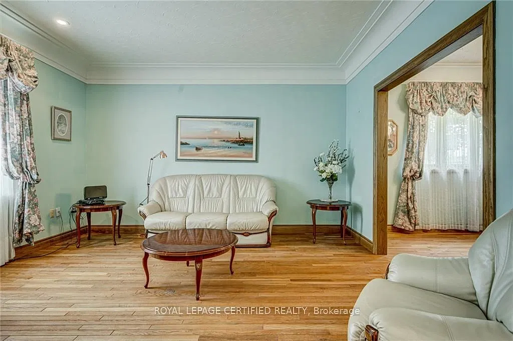 5 bed, $3,499 — Photo 4