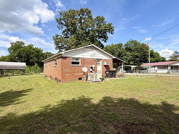 3rd image of 405 Red Maple St