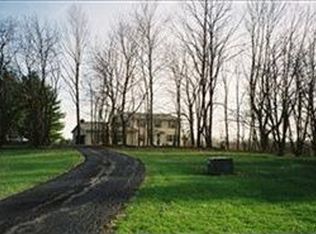 7699 Puddingstone Dr, Chesterland, OH 44026