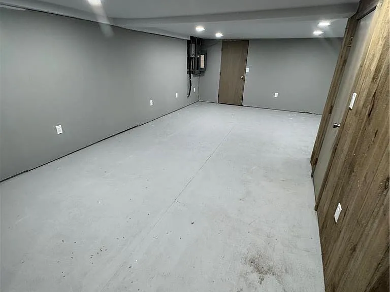 702 Walnut St #1 — Photo 16