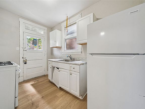 4th image of 312 Fleet St