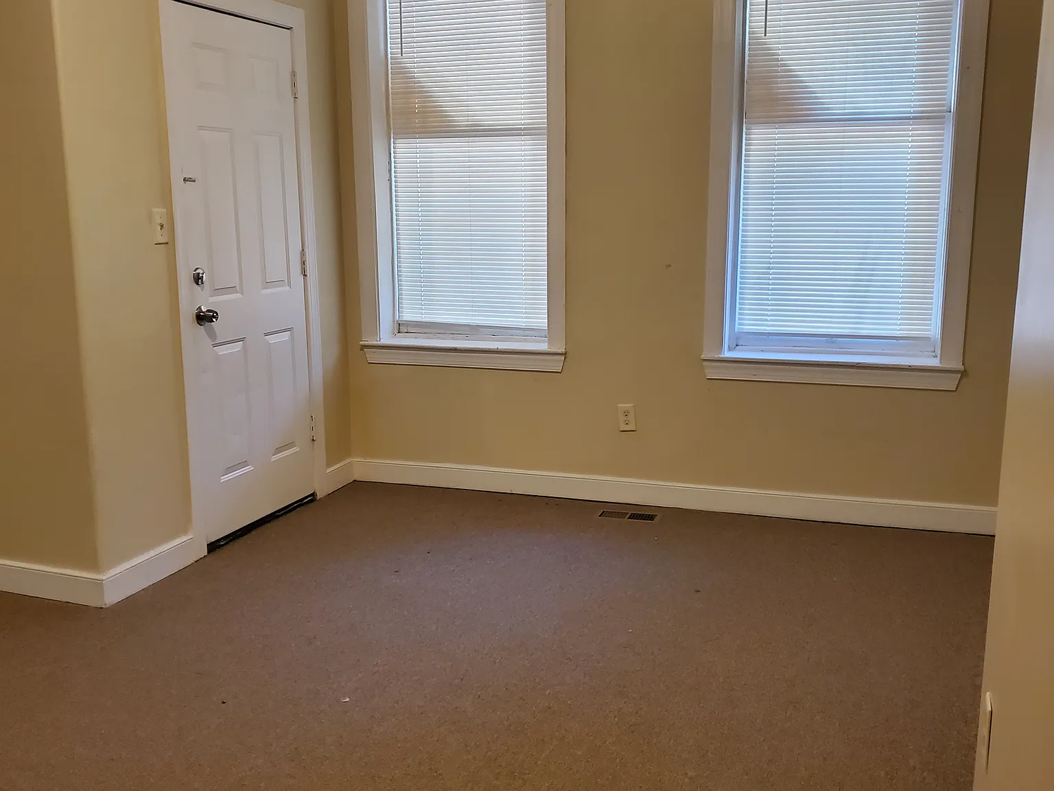 702 N Franklin St — Photo 2
