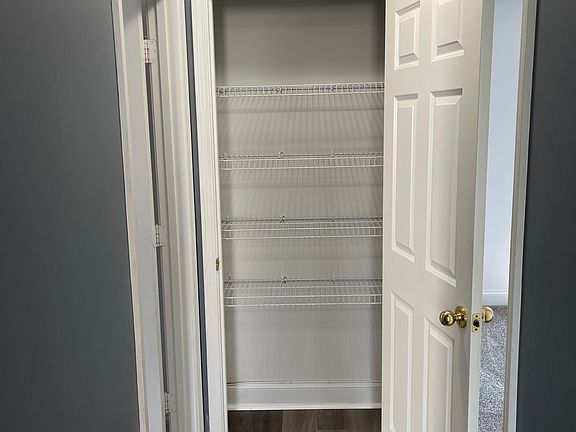 5th image of 108 Jennifer Ct