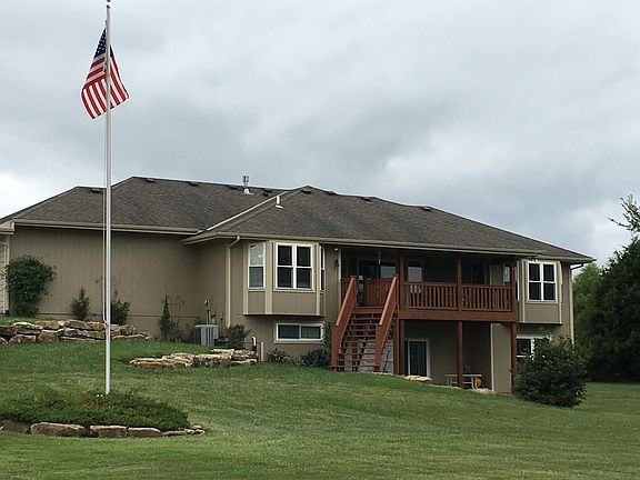 Covered deck, beautiful yard