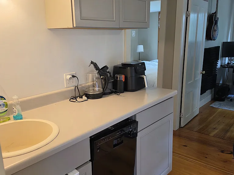 9 Hill Ave — Photo 4