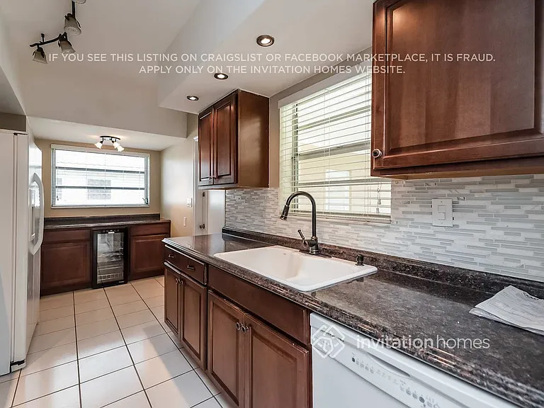 206 S 57th Way — Photo 8