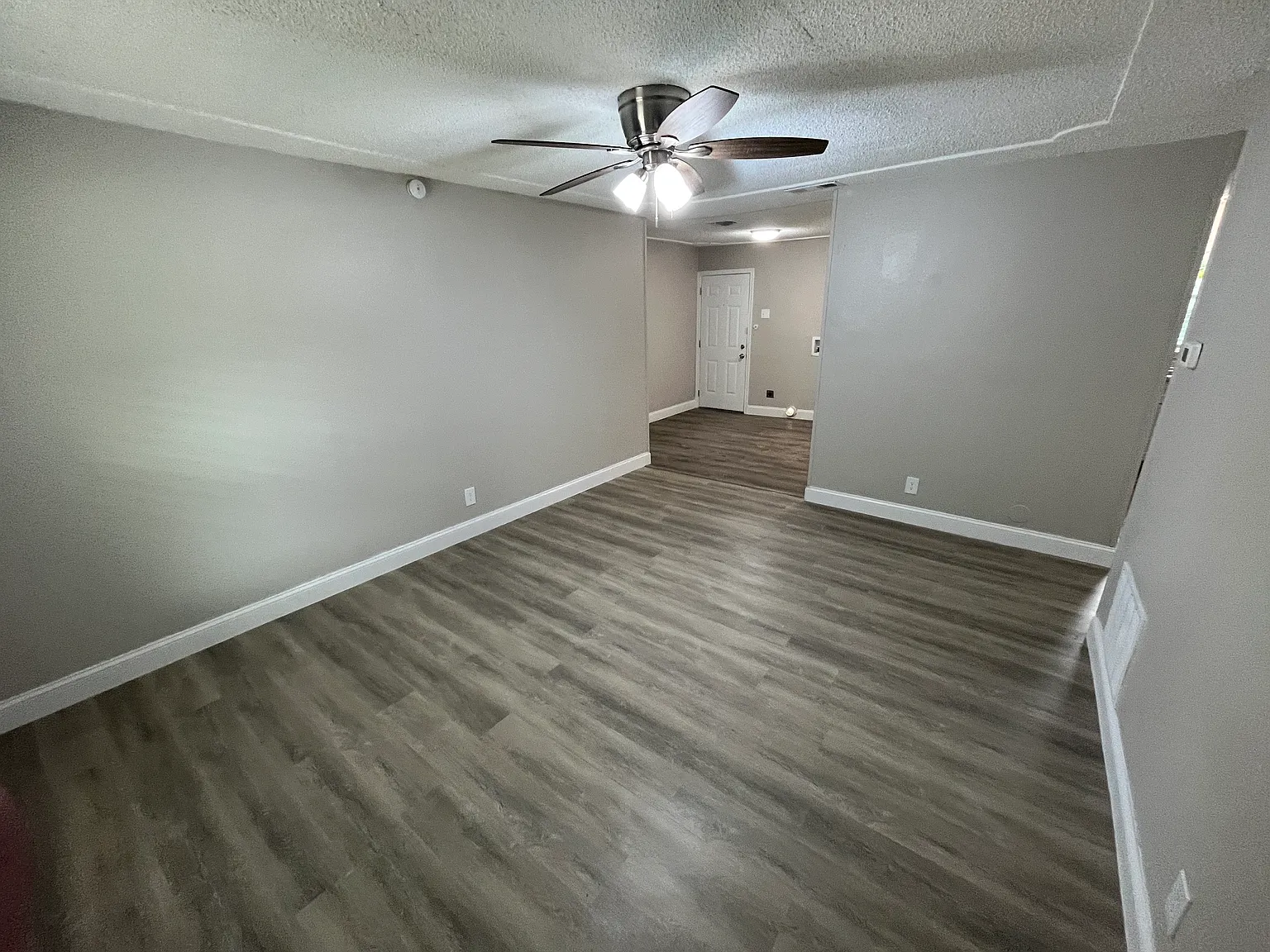 4 bed, 1292 sqft, $1,800 — Photo 4
