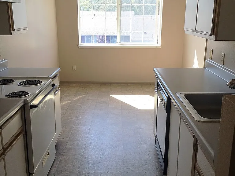 Vista Pointe Apartments in South Salem Oregon Comfortable Living Near Shopping and I5 — Photo 25
