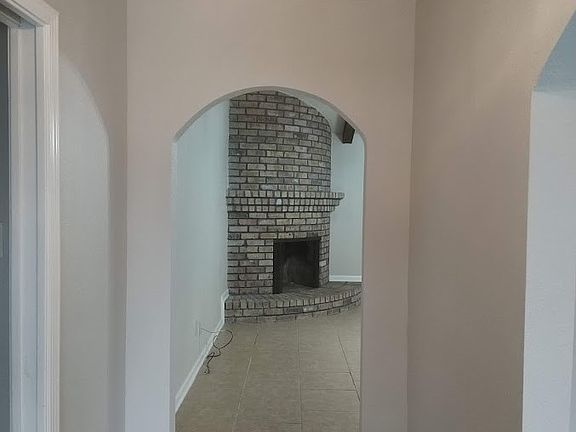 4th image of 1715 King Arthur Ct