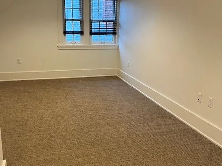 555 W 6th St — Photo 12
