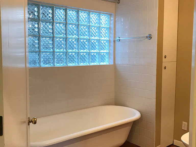 6' long bathtub