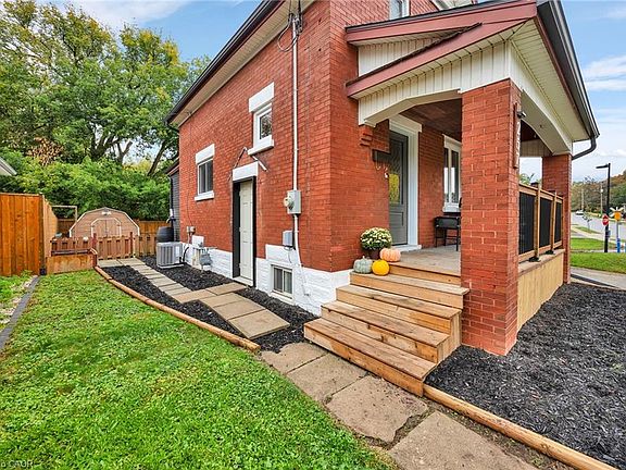 3rd image of 257 Guelph St