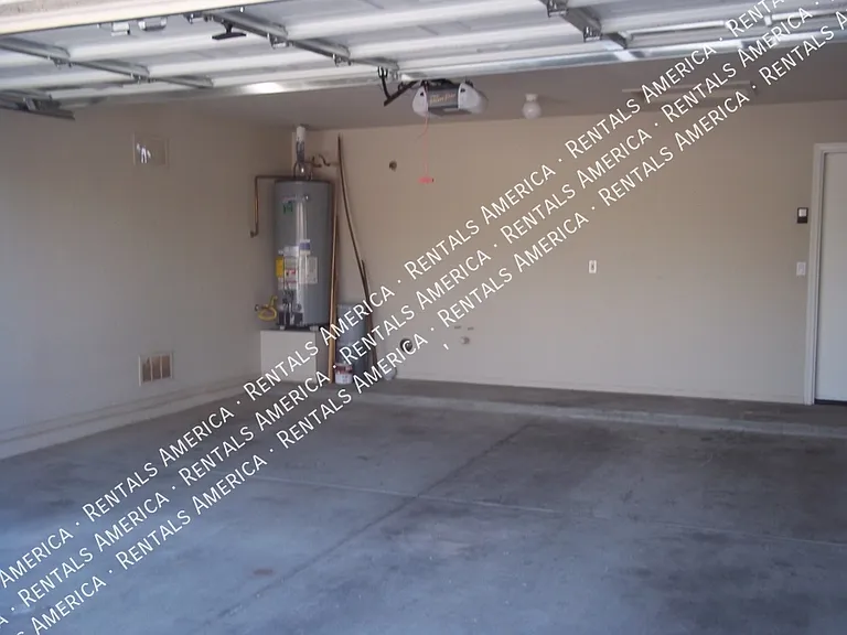 6605 W Desert Ln — Photo 17