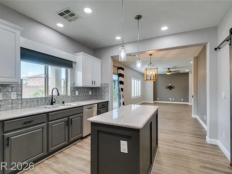 1129 Emanuel St — Photo 26