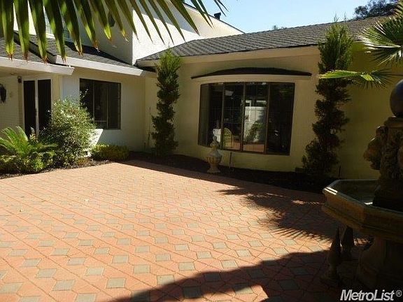 4th image of 826 Carolyn Ave