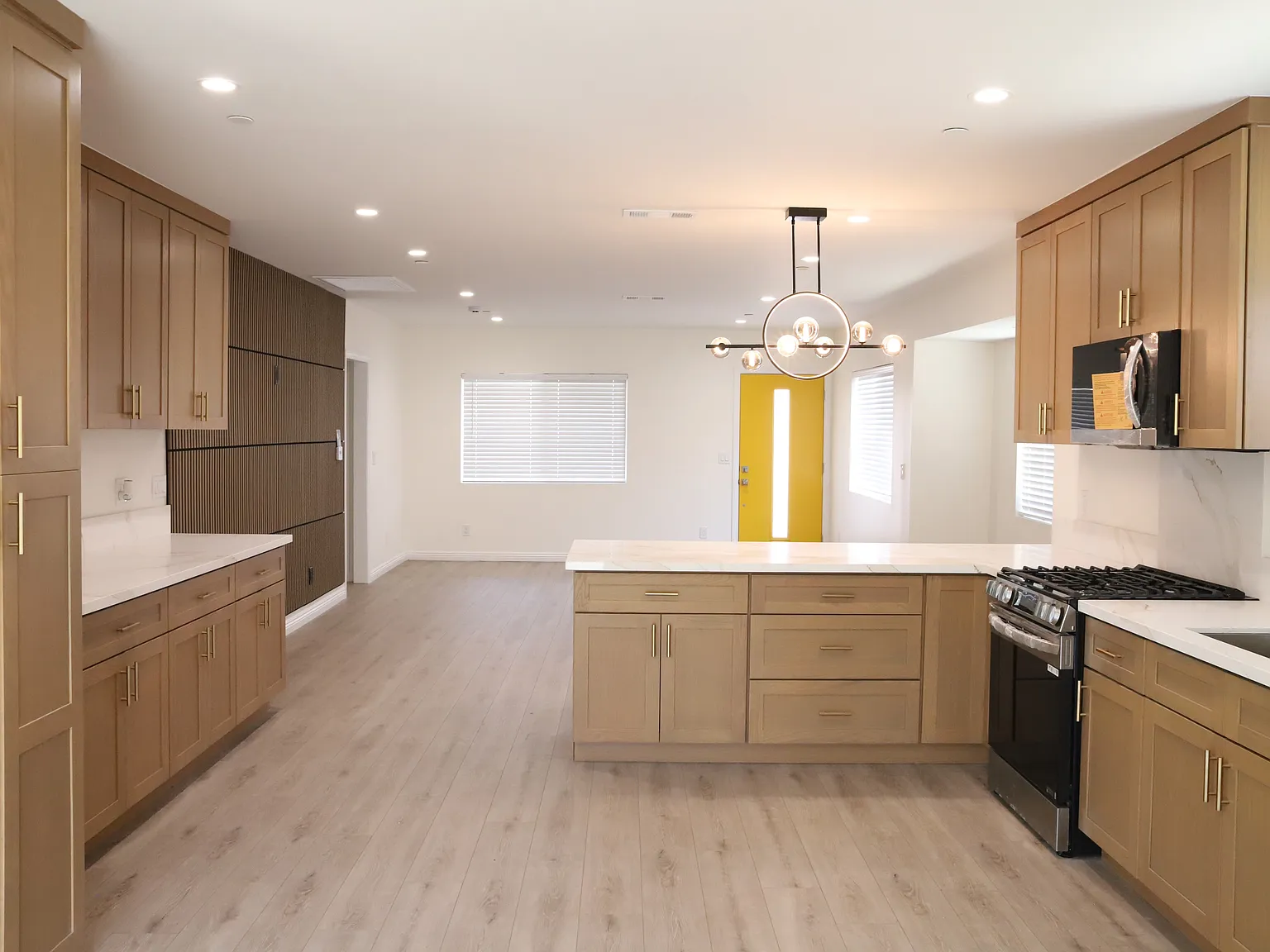 3 bed, 2.5 bath, 1294 sqft, $4,150 — Photo 4