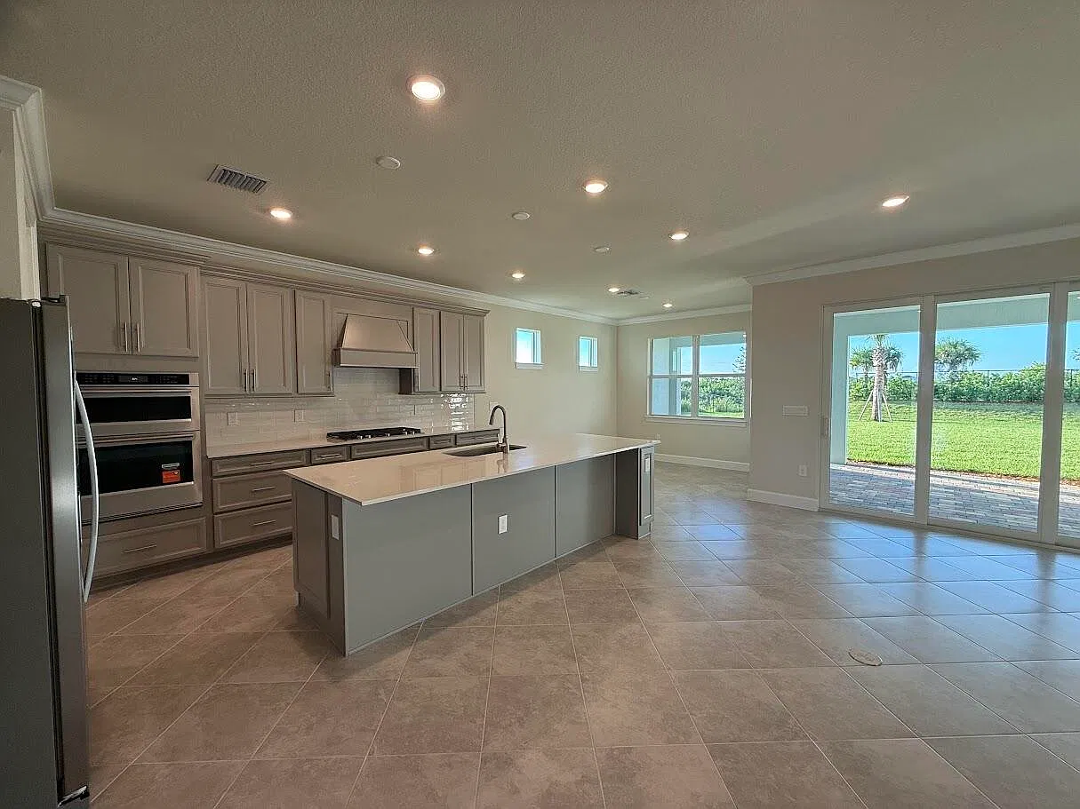 3 bed, 2.5 bath, 1670 sqft, $3,200 — Photo 2