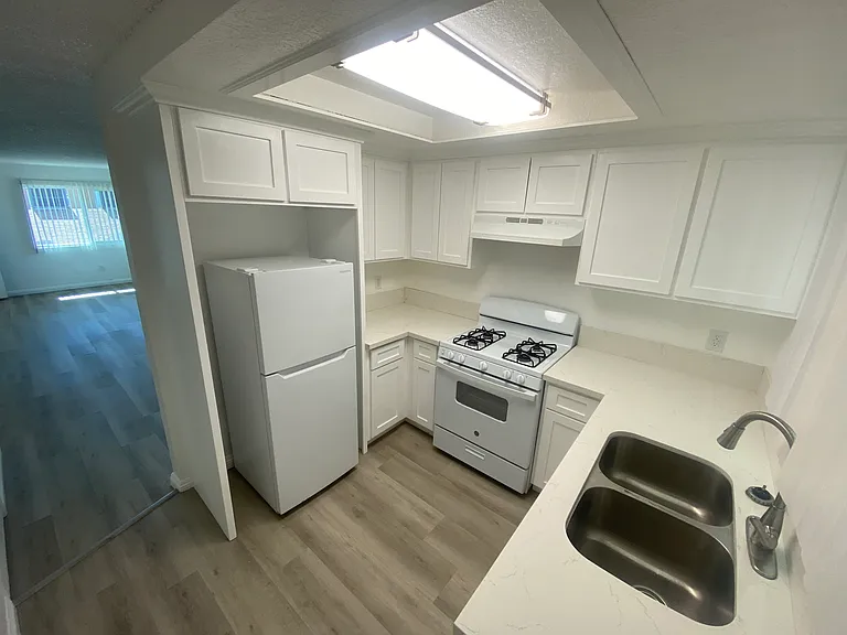 1121 Barstow Rd #C — Photo 7