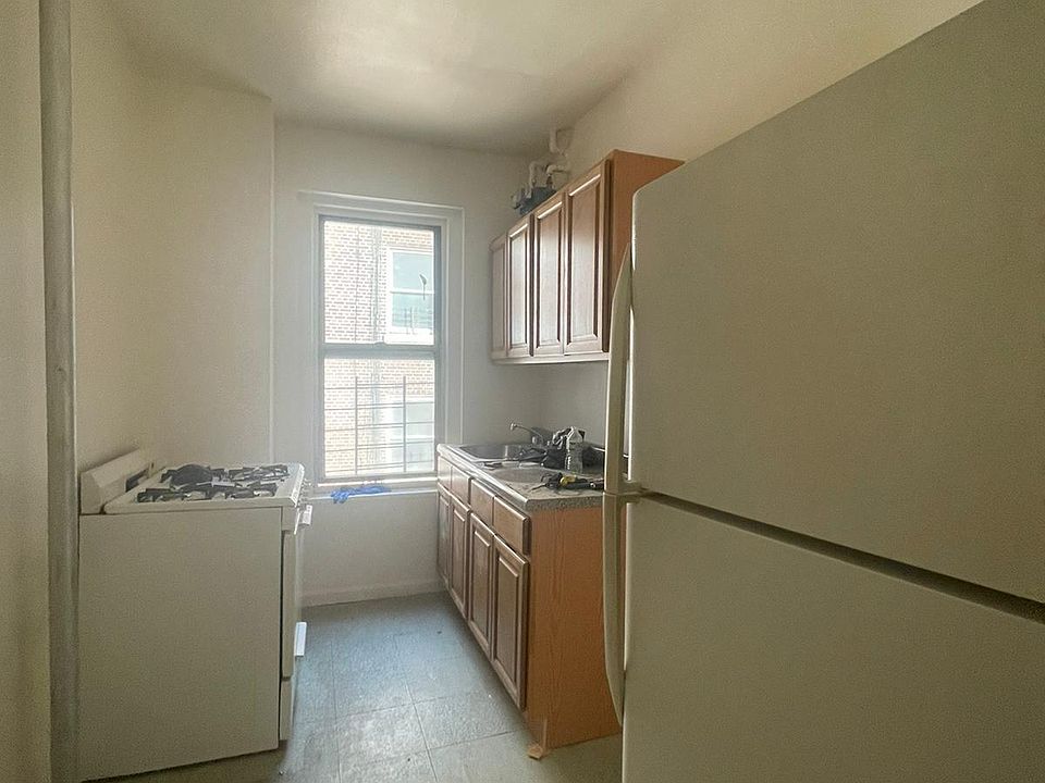 2nd image of 3029 Briggs Ave