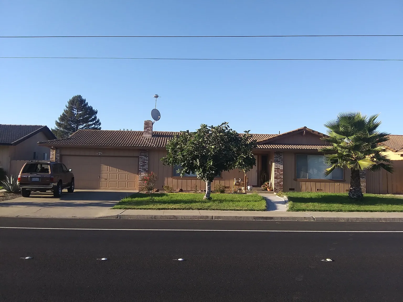 661 E Monte Vista Ave photo 1