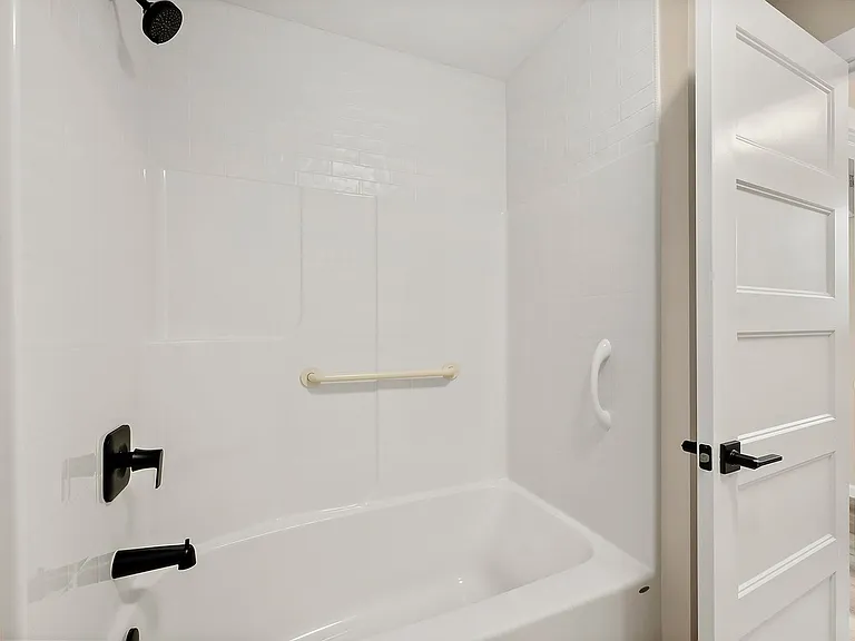 8511 Woodlawn Ave SW — Photo 25