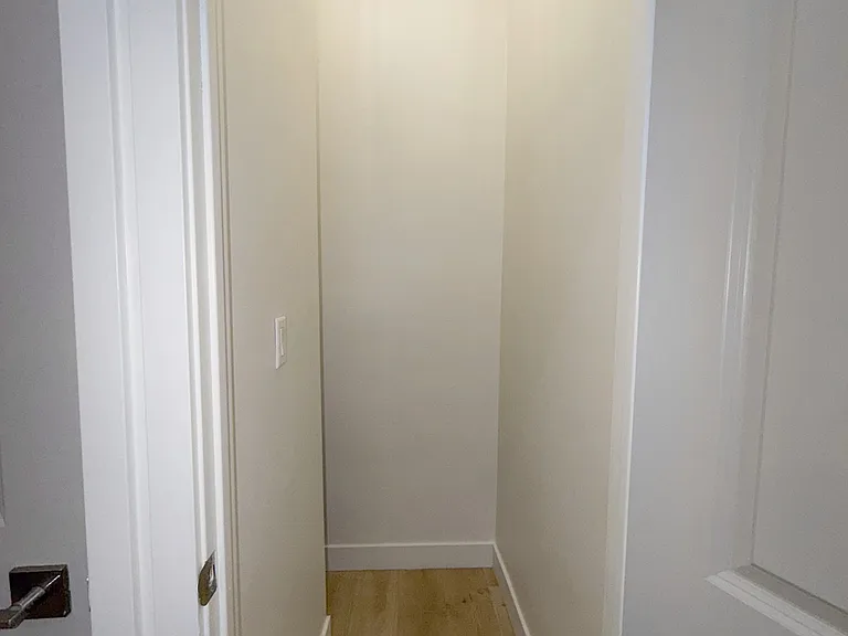 2345 Lincoln Park — Photo 32