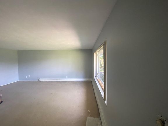 4th image of 18017 Fieldcrest Dr