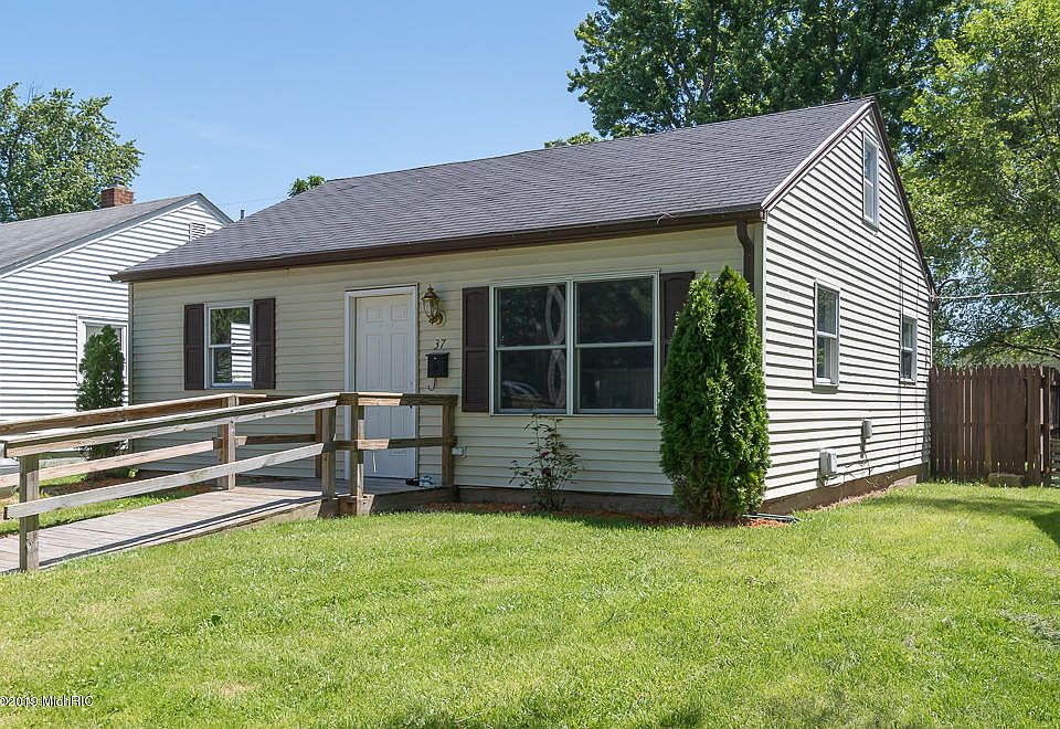 1st image of 37 Ferndale Ct