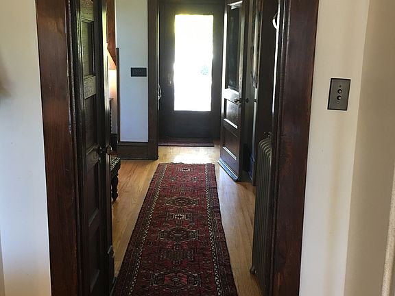 Front door/hallway