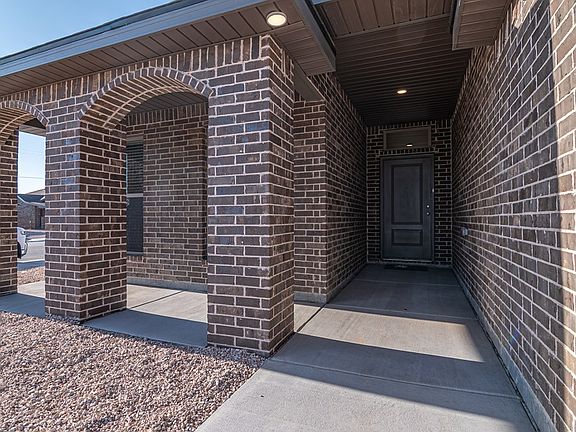 2nd image of 2060 Acacia Ln