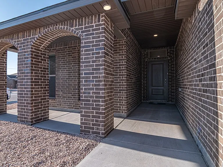 2060 Acacia Ln — Photo 2