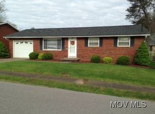2608 Villa Dr, Parkersburg, WV 26101