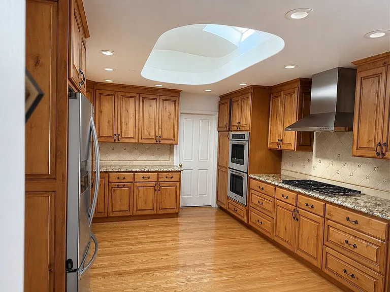 1079 Durham Ct — Photo 2