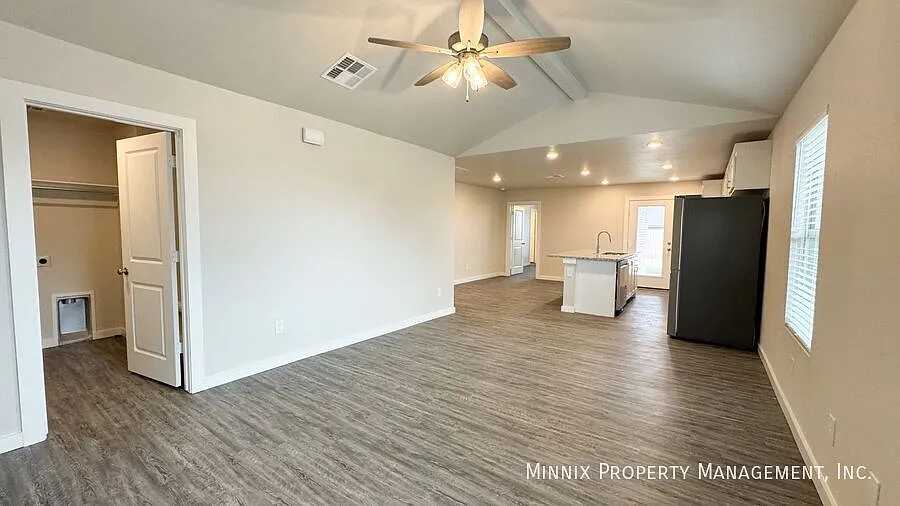 8031 Date Ave — Photo 4